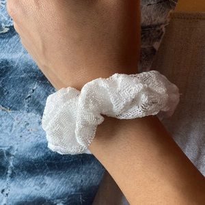 WHITE LACE SCRUNCHIE 🤍🤍🤍